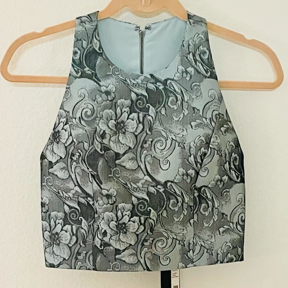 NWT Alice + Olivia by Stacey Bendet floral jacquard crop top, size 2